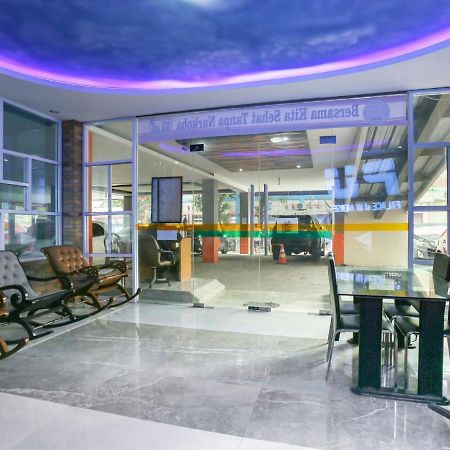 Oyo Life 3520 Indoniaga Palace Τάνγκερανγκ Εξωτερικό φωτογραφία