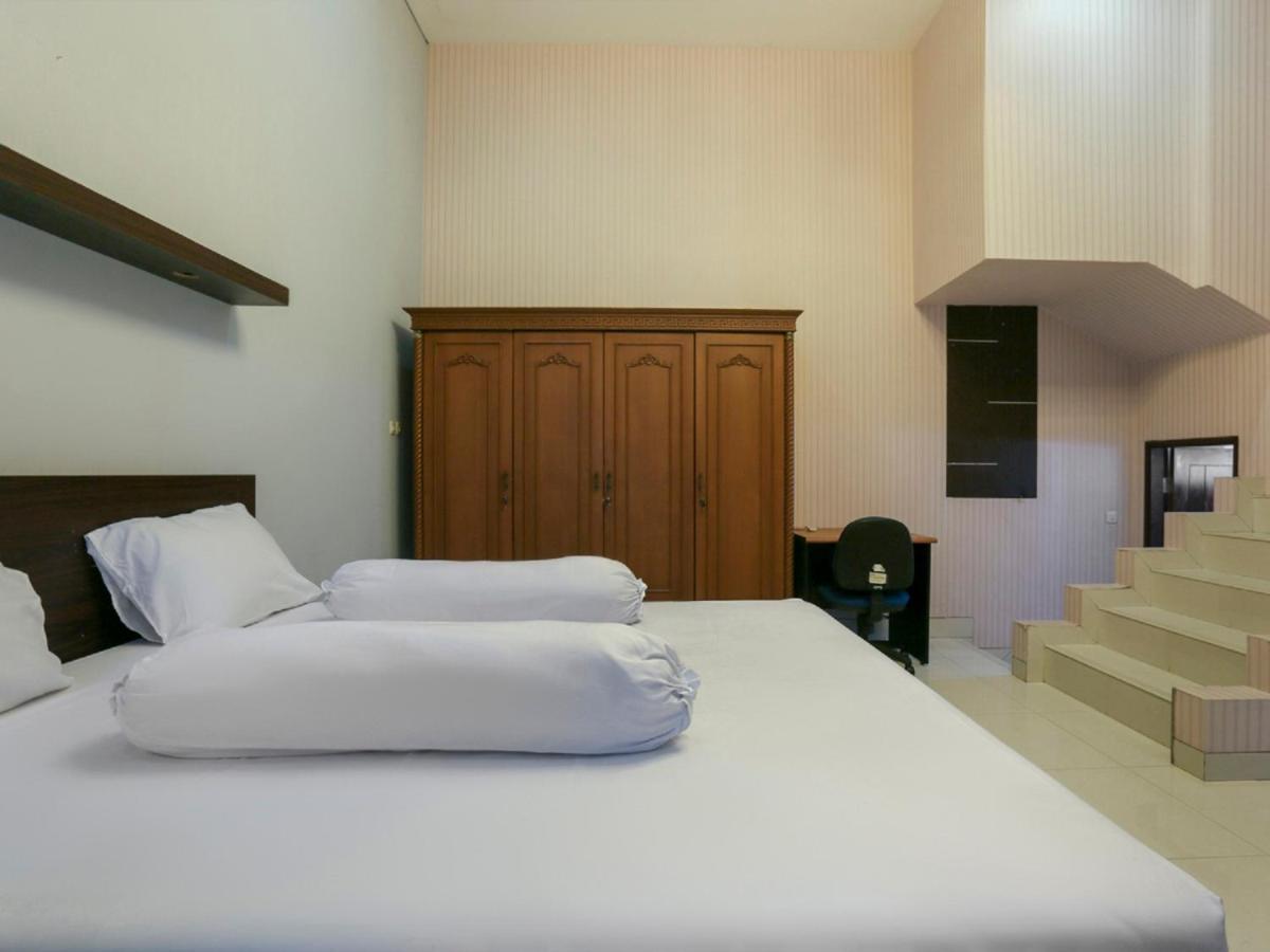 Oyo Life 3520 Indoniaga Palace Τάνγκερανγκ Εξωτερικό φωτογραφία