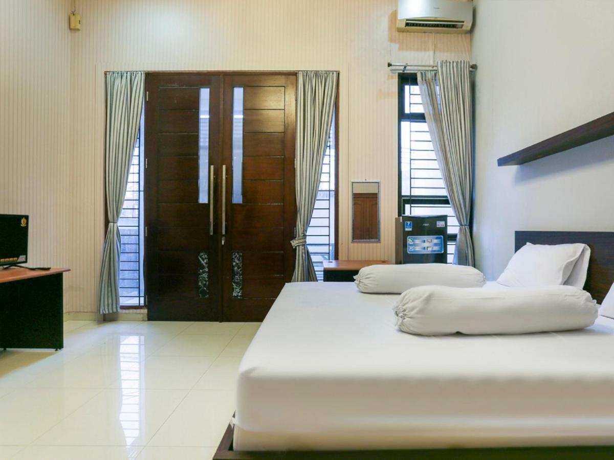 Oyo Life 3520 Indoniaga Palace Τάνγκερανγκ Εξωτερικό φωτογραφία