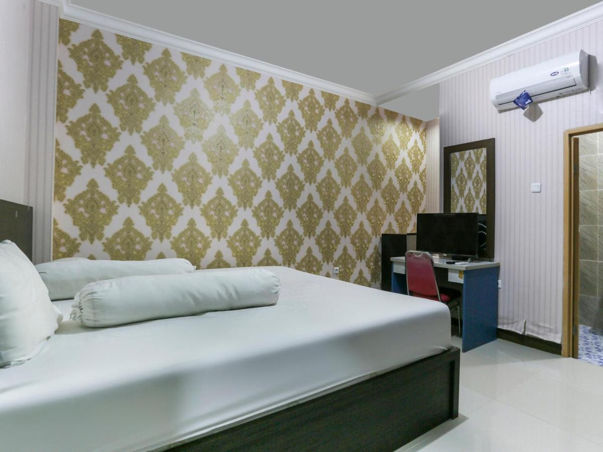 Oyo Life 3520 Indoniaga Palace Τάνγκερανγκ Εξωτερικό φωτογραφία