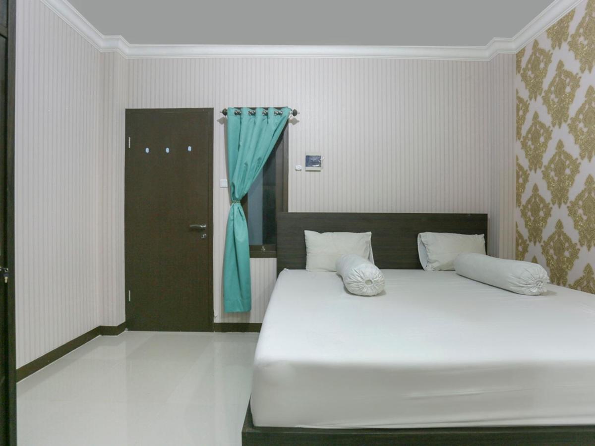 Oyo Life 3520 Indoniaga Palace Τάνγκερανγκ Εξωτερικό φωτογραφία
