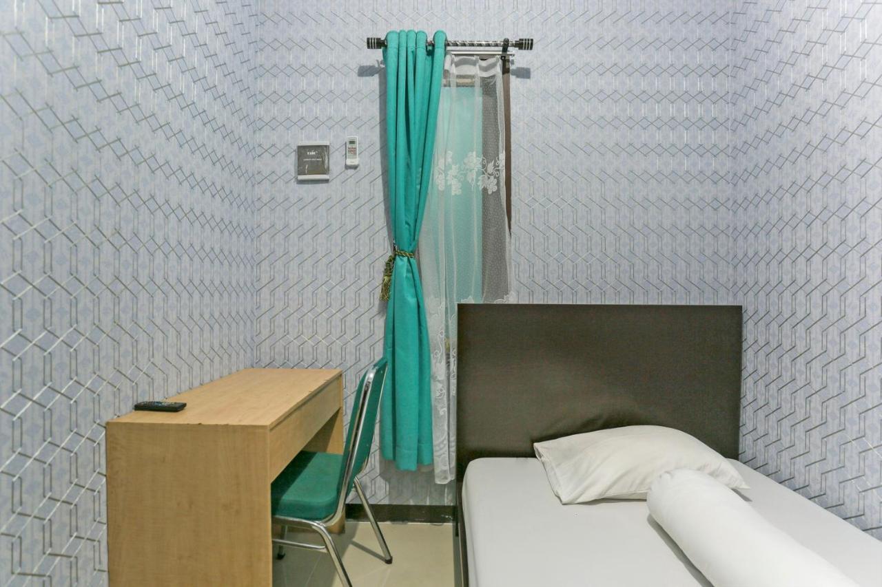 Oyo Life 3520 Indoniaga Palace Τάνγκερανγκ Εξωτερικό φωτογραφία